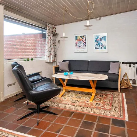 6 Person In Henne-by Traum