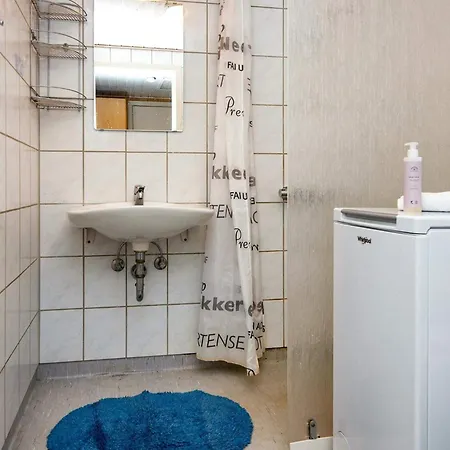 6 Person In Henne-by Traum